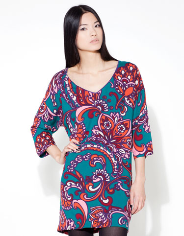 Vestido estampado cuello pico