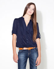 Camisa con tablas y manga tres cuartos