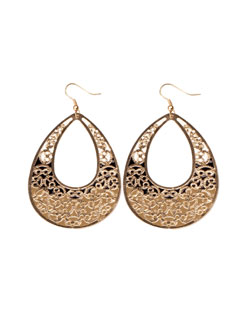 Brincos metalizados com filigranas