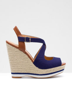 Trendy crossover wedges