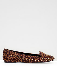 Zapato plano leopardo con tachas