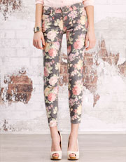 Pantalón pitillo flores