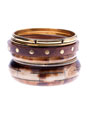 Set de cinco pulseras de madera y detalles metalizados