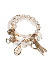 Set de cuatro pulseras perlas y puntilla