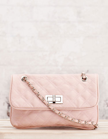Quilted bag with chain