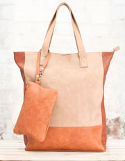 Shopping bag with purse in contrasting tone