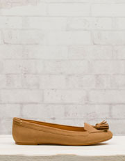 Moccasin with tassels