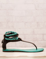 Flat sandals with bobbles