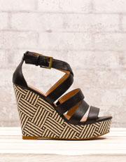 Strappy wedges with raffia
