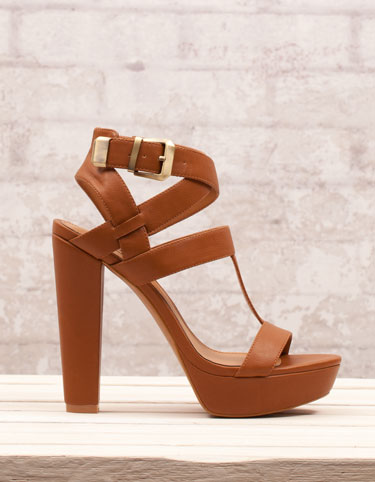 Strap platform sandals with buckle