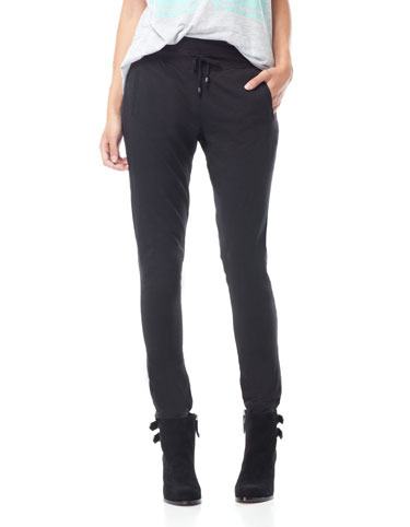 Pantalón baggy contraste