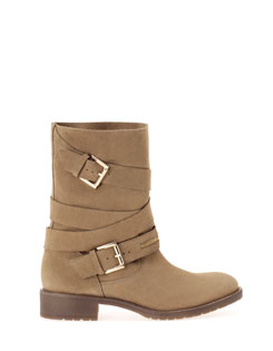 Botins rasos em pele com fecho