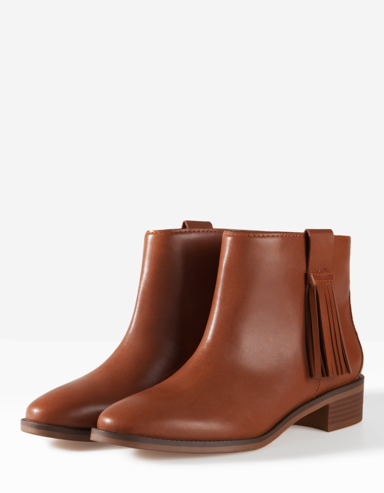 http://static.e-stradivarius.net/5/photos2/2015/V/1/1/p/1021/041/105/1021041105_2_1_1.jpg?t=1429800013304