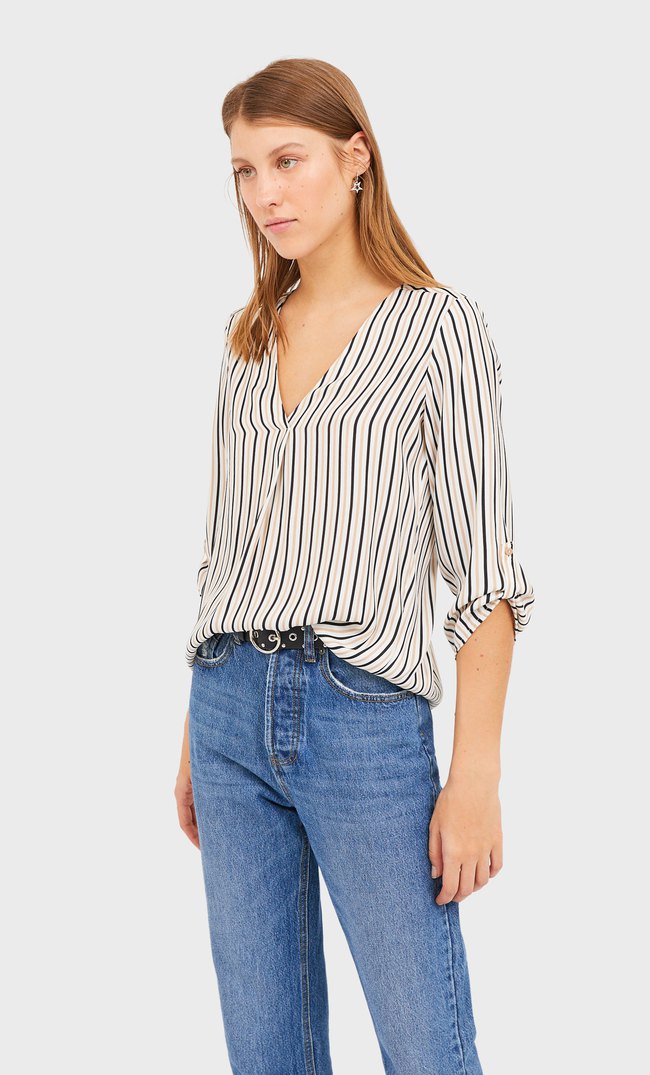 Длинная рубашка с V-образным вырезом