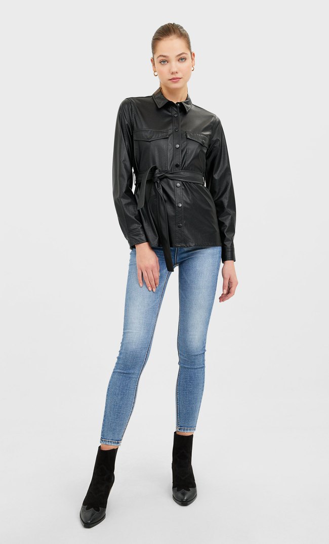 Рубашка из искусственной кожи с поясом