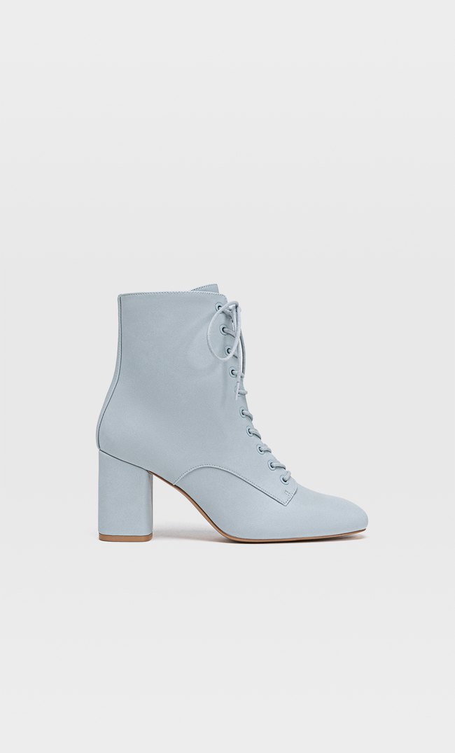 Ботильоны на высоком каблуке со шнуровкой Stradivarius