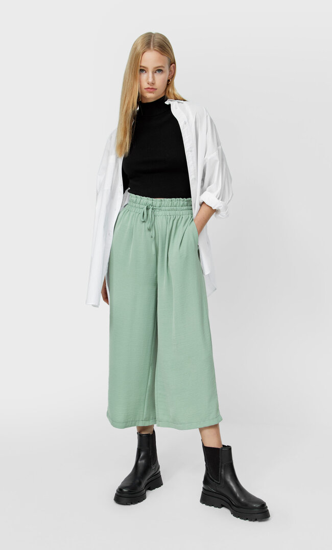 Stradivarius Fließende Culotte Hose Pastellgrün Xl