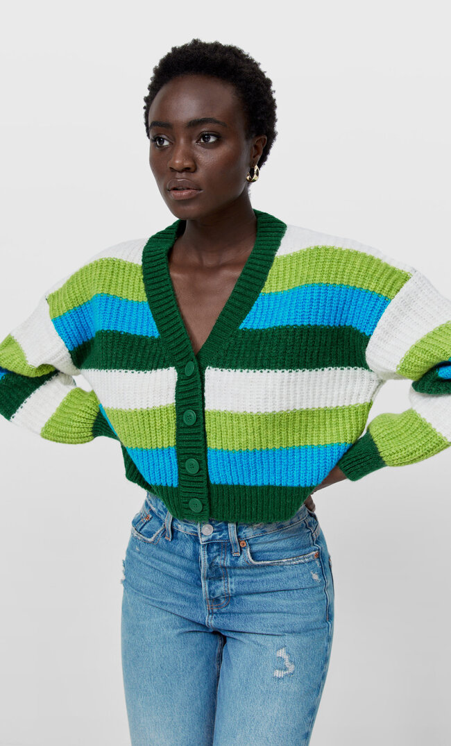 Stradivarius Gefilzter Basic-Cardigan Grün M