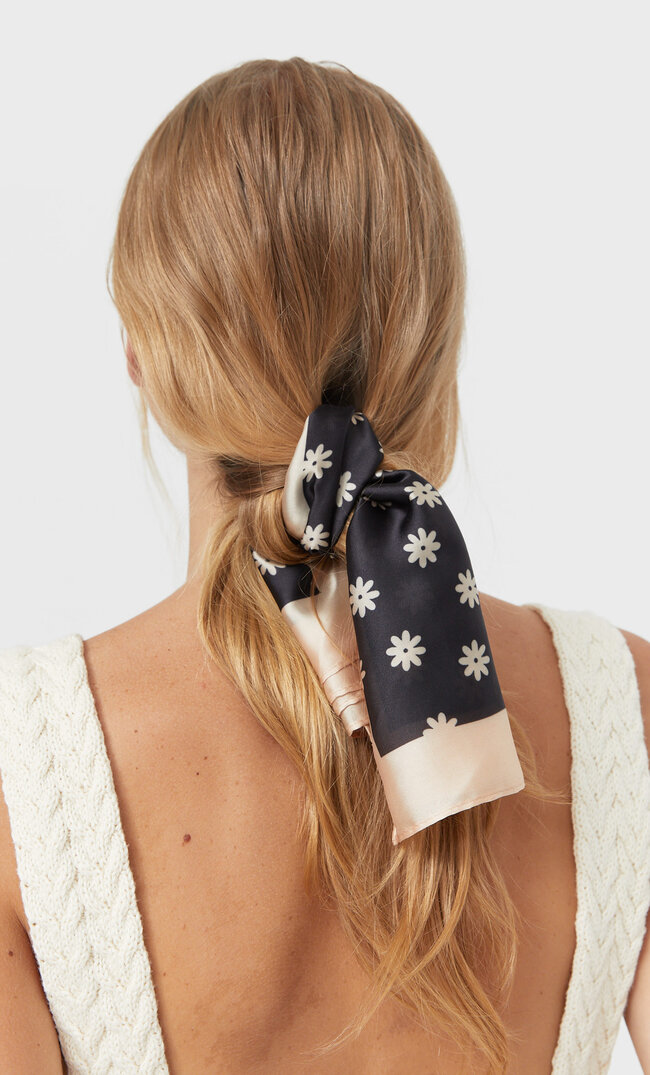 Stradivarius Doppelpack Haarbänder Mit Blumenmuster Und Pinselstrichen Schwarz 103
Stradivarius Doppelpack Haarbänder Mit Blumenmuster Und Pinselstrichen Schwarz 103