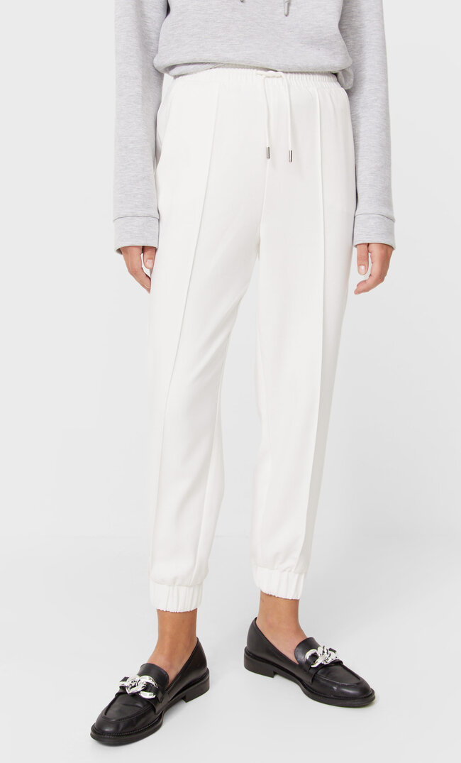Stradivarius Spodnie Jogger O Eleganckim Fasonie Biały S