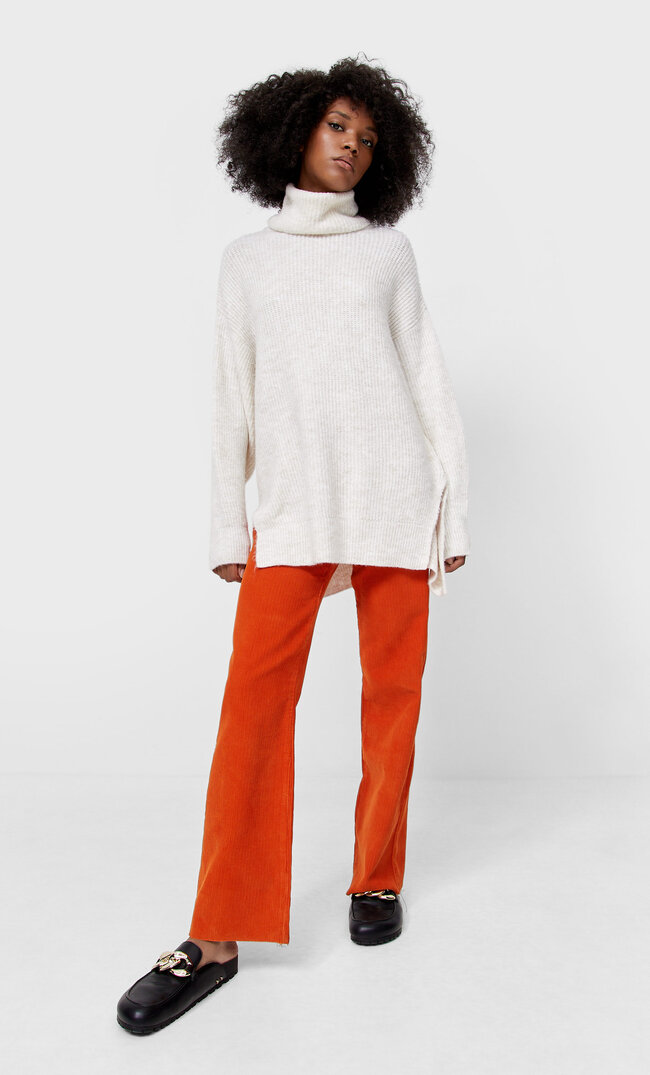 Stradivarius Sweter Z Golfem Oversize Ecru M