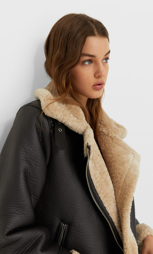 Stradivarius Doubleface-Bikerjacke Mit Farblich Abgesetztem Kunstfell Schwarz M
Stradivarius Doubleface-Bikerjacke Mit Farblich Abgesetztem Kunstfell Schwarz M