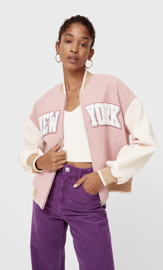 Stradivarius Kurtka Bomber Z Napisem Wykonanym Sitodrukiem Pastelowy Róż Xl
Stradivarius Kurtka Bomber Z Napisem Wykonanym Sitodrukiem Pastelowy Róż Xl