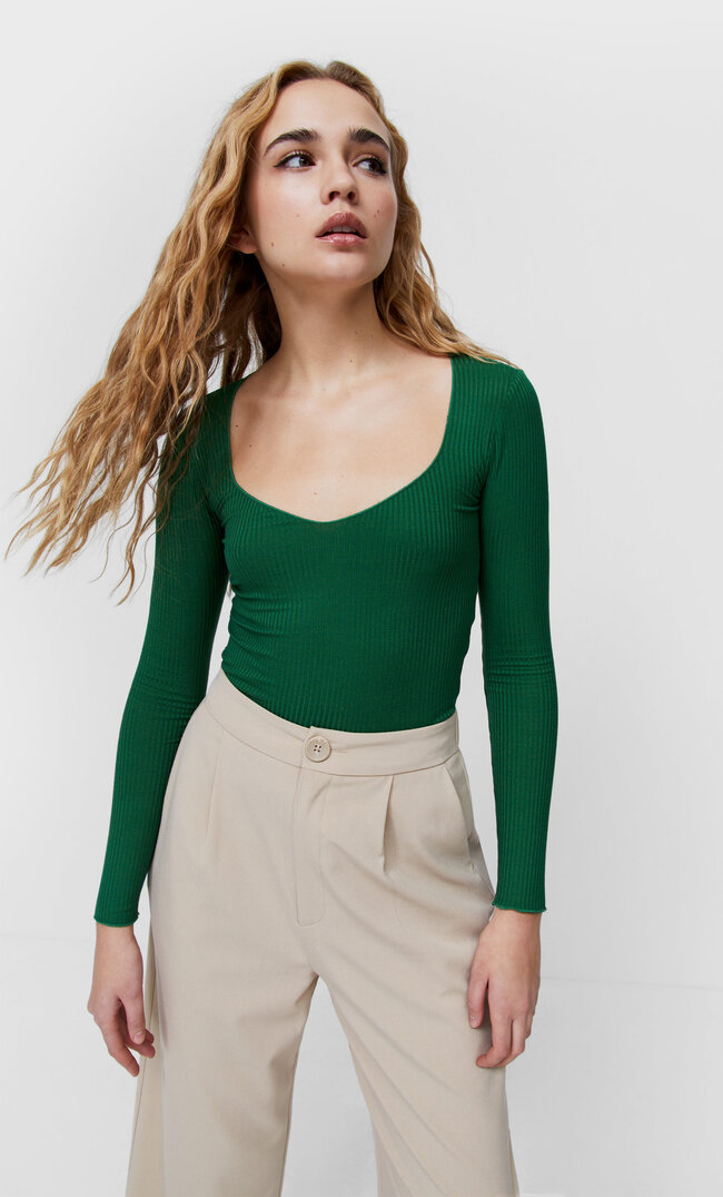 Stradivarius Shirt Mit Herzausschnitt Flaschengrün S