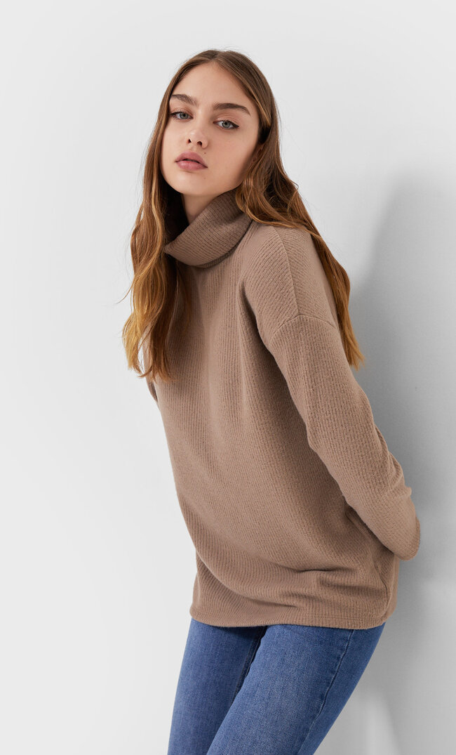 Stradivarius Soft-Touch Oversize Turtleneck Brown Xl