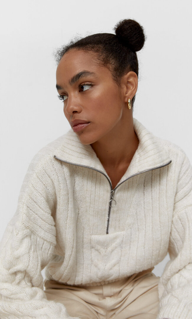 Stradivarius Sweter Z Golfem I Suwakiem Waniliowy M
