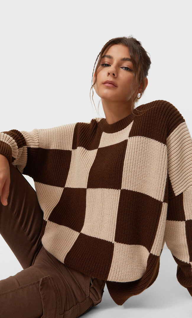 Stradivarius Sweter Oversize W Szachownicę Brązowy M