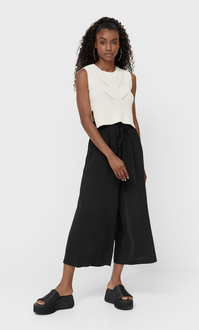 Stradivarius Spodnie Culotte Z Lejącej Tkaniny Kobieta Czarny M