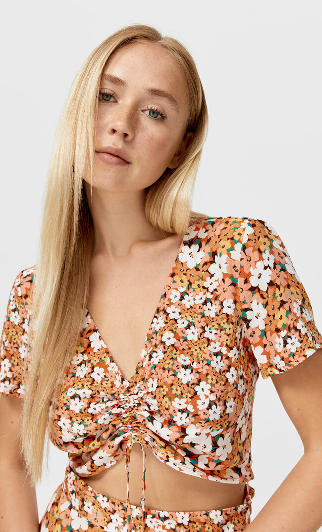 Stradivarius Top Mit Blumenprint Und Raffung Pfirsich L