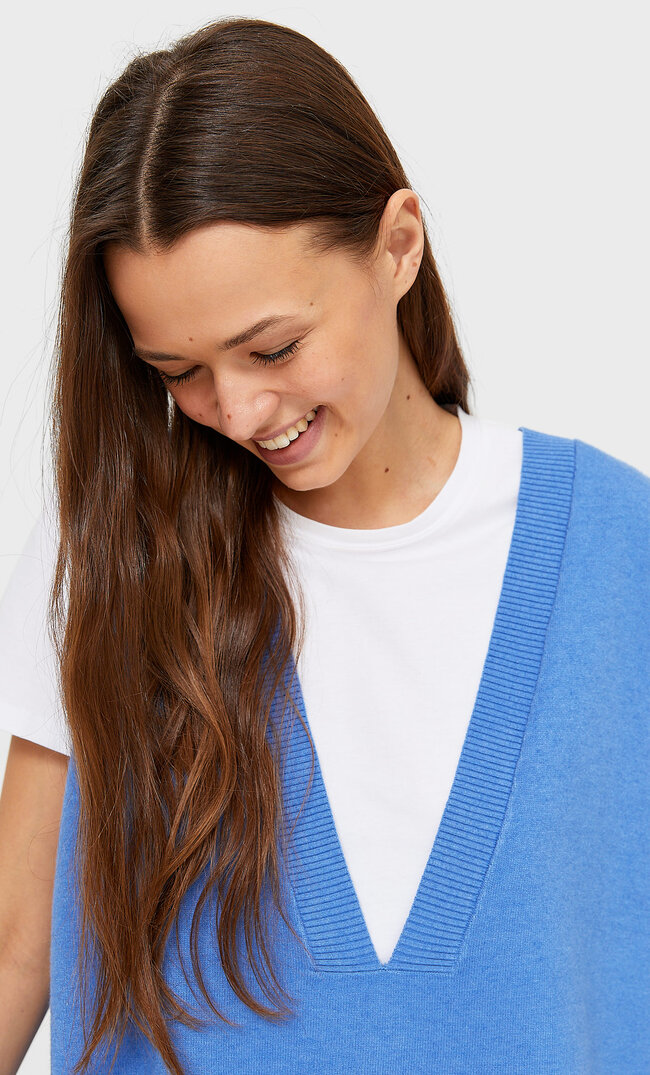 Stradivarius Oversize-Pullunder Mit V-Ausschnitt Blau M