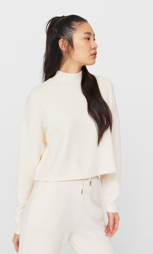 Stradivarius Krótki Sweter Z Półgolfem Kobieta Waniliowy L