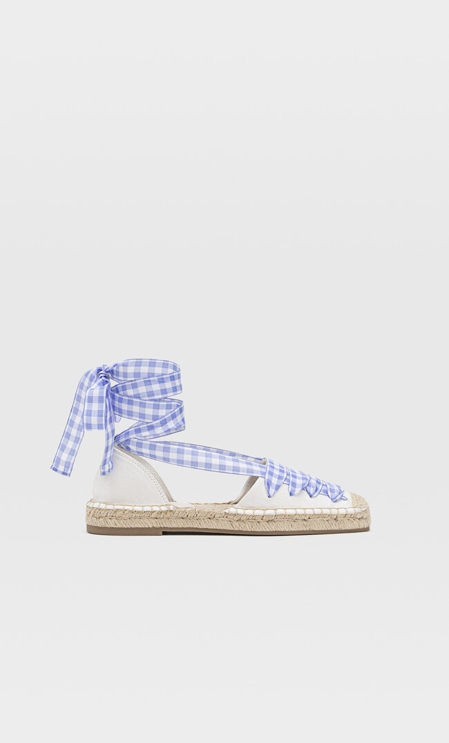 Stradivarius Espadrilles Mit Verzierter Zehenpartie Und Schnürung Blau 39
Stradivarius Espadrilles Mit Verzierter Zehenpartie Und Schnürung Blau 39