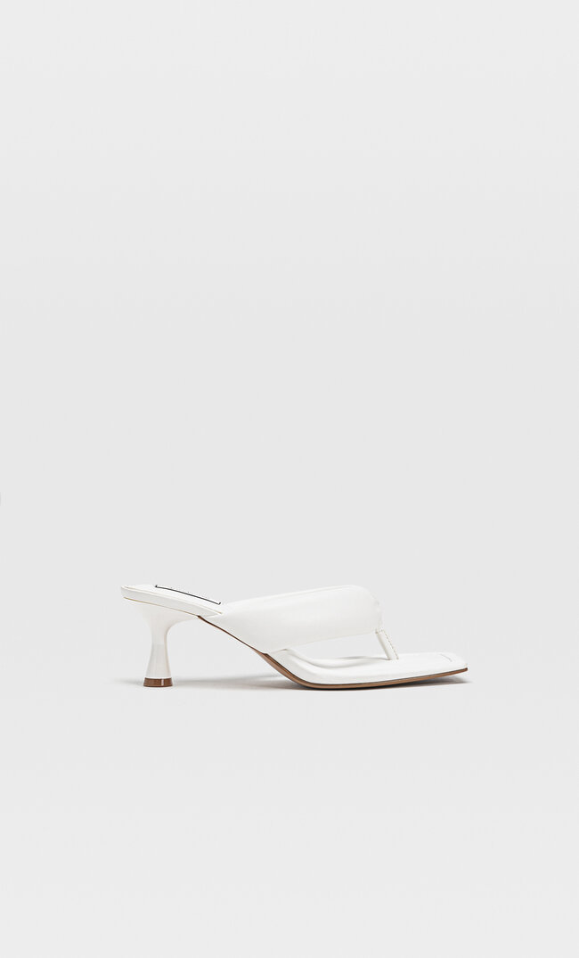 Stradivarius Gesteppte Absatzsandalen Mit Dekorativer Zehenabtrennung Weiss 35
Stradivarius Gesteppte Absatzsandalen Mit Dekorativer Zehenabtrennung Weiss 35
