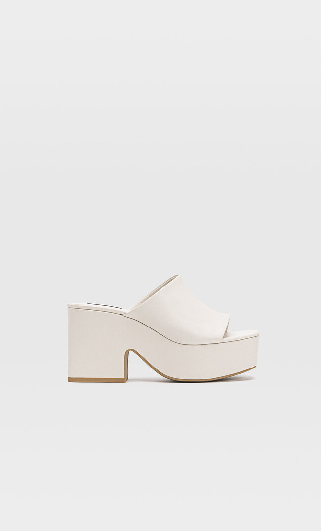 Stradivarius Plateau-Sandalen Natur 41
