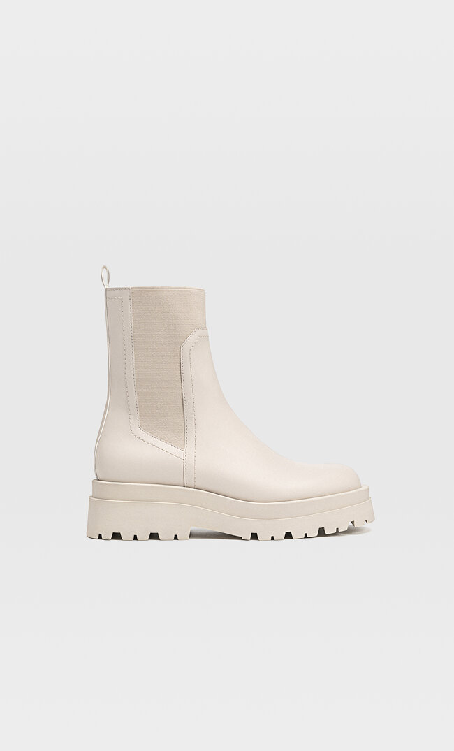 Stradivarius Flache Stiefeletten Mit Elastischem Einsatz Und Profilsohle Natur 39
Stradivarius Flache Stiefeletten Mit Elastischem Einsatz Und Profilsohle Natur 39