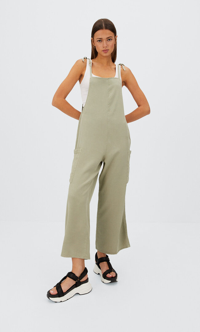 Stradivarius Fließende Latzhose Aus Lyocell Khaki M