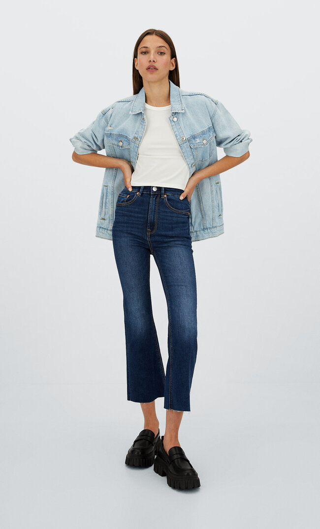 Stradivarius Jeansy 7/8 Z Rozszerzanymi Nogawkami Denimowy Średni Dark Blue 34
Stradivarius Jeansy 7/8 Z Rozszerzanymi Nogawkami Denimowy Średni Dark Blue 34