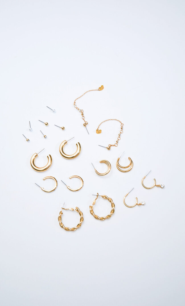 Stradivarius Lot 9 Paires De Boucles D’oreilles Créoles Moyennes Et Cristaux Jaune M
Stradivarius Lot 9 Paires De Boucles D’oreilles Créoles Moyennes Et Cristaux Jaune M