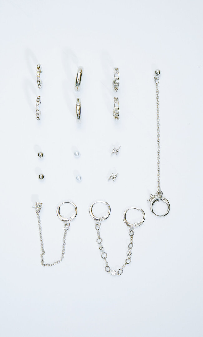 Stradivarius Lot 9 Paires De Boucles D’oreilles Créoles Et Chaînes Brillantes Gris M
Stradivarius Lot 9 Paires De Boucles D’oreilles Créoles Et Chaînes Brillantes Gris M