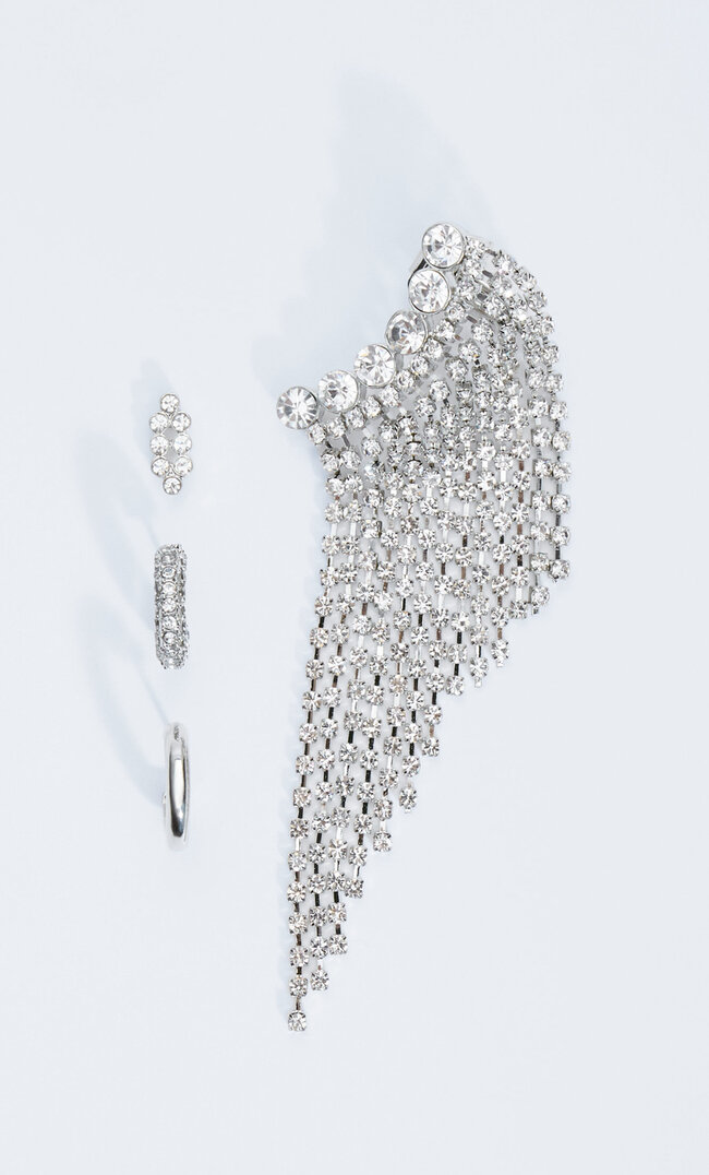 Stradivarius Ear Cuff Mit Strass In Wasserfalloptik Und Ohrringe Grau M
Stradivarius Ear Cuff Mit Strass In Wasserfalloptik Und Ohrringe Grau M