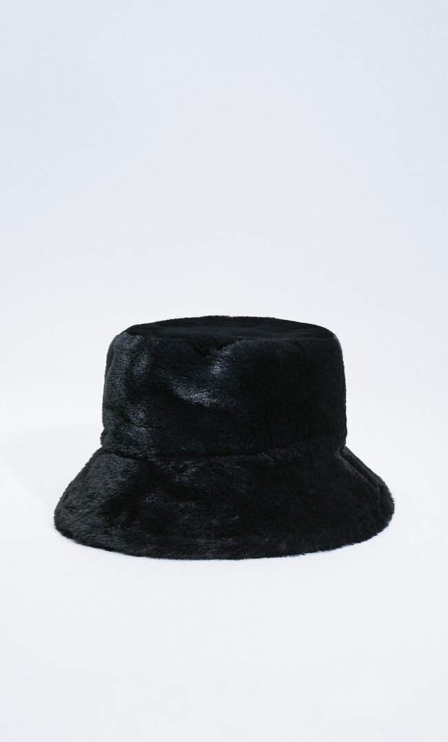Stradivarius Faux Fur Bucket Hat Black 103