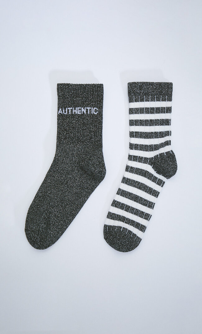Stradivarius Lot De 2 Paires De Chaussettes Brillantes Message Rayures Noir 103
Stradivarius Lot De 2 Paires De Chaussettes Brillantes Message Rayures Noir 103