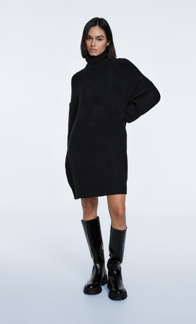 Stradivarius Figurbetontes Strickkleid Mit Rollkragen Schwarz Xs