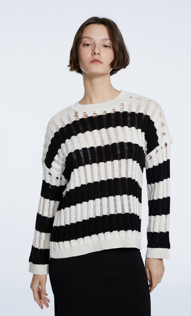 Stradivarius Gestreifter Pullover Mit Rissen Ecru M