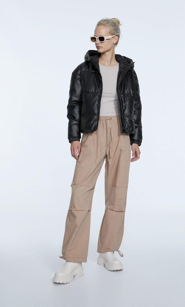 Stradivarius Puffer Schal Aus Kunstleder Mit Kapuze Schwarz Xs