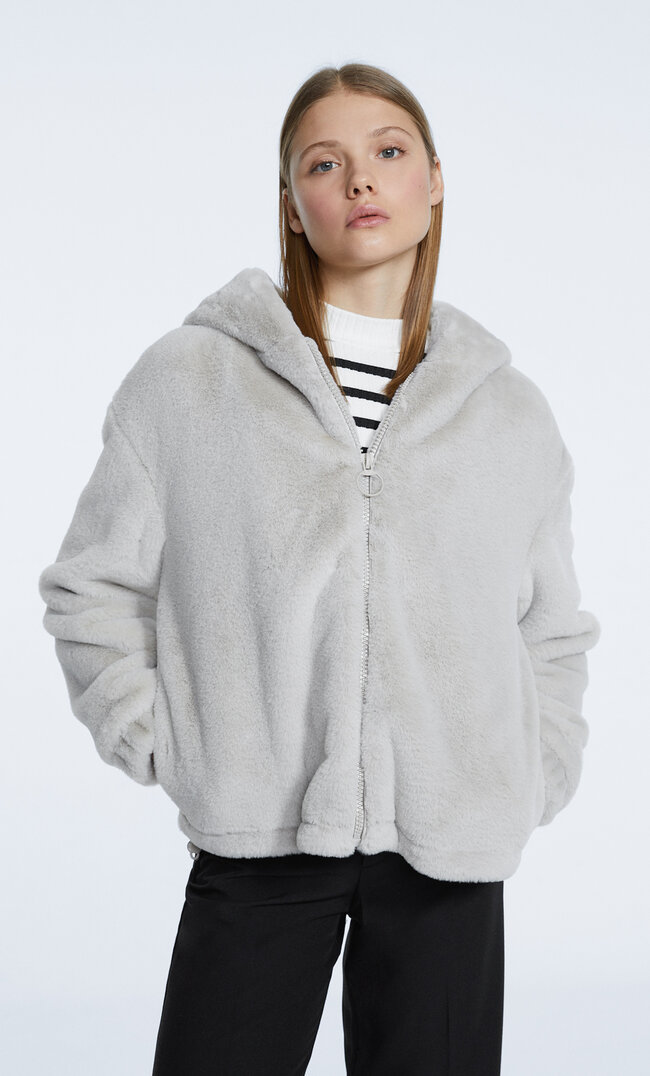 Stradivarius Jacke Aus Kunstfell Mit Kapuze Steingrau M